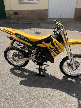 Suzuki RM 125 Motocross Amarillo