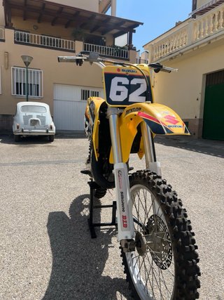 Suzuki RM 125 Motocross Amarillo