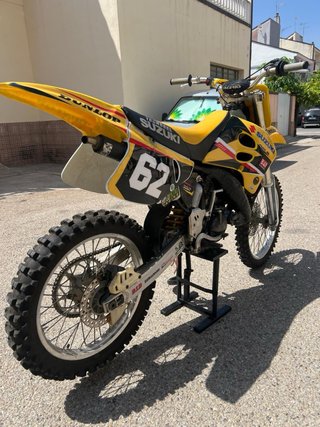 Suzuki RM 125 Motocross Amarillo