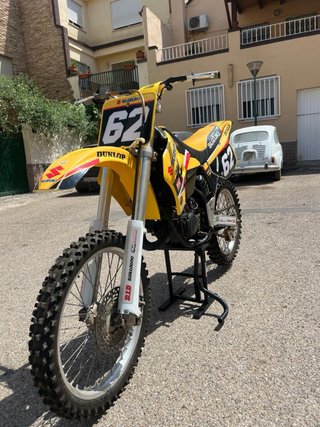 Suzuki RM 125 Motocross Amarillo