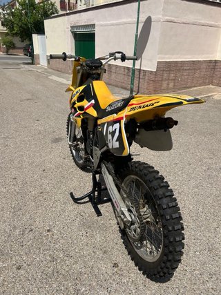 Suzuki RM 125 Motocross Amarillo