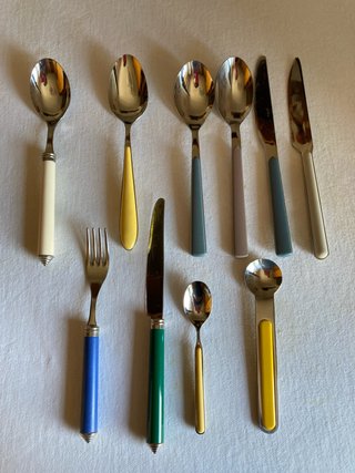 Set posate tavola metallo plastica colorate