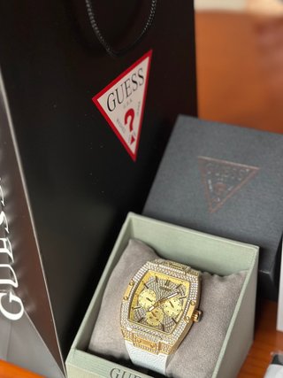 Reloj Guess Dorado y Blanco con Cristales