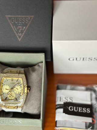 Reloj Guess Dorado y Blanco con Cristales