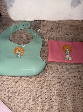 Babero de silicona con diseño