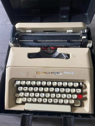 Máquina de escribir Olivetti Lettera 35