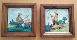 Pareja de azulejos decorativos enmarcados