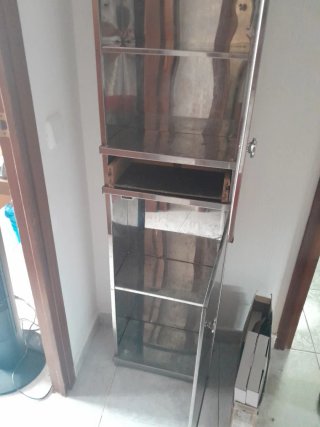 Armario de baño metálico plateado
