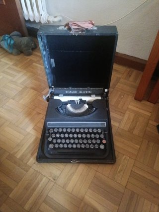 Máquina de escribir Hispano Olivetti