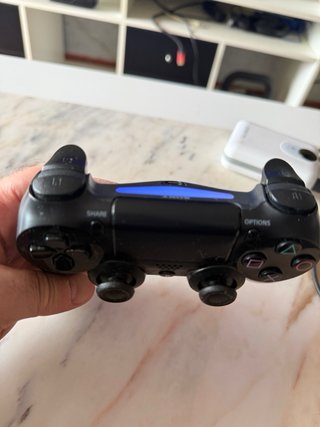 PS4 400GB + Mando + Auriculares Turtle Beach P12