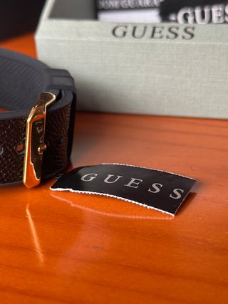 Reloj Guess Dorado y Negro con Cristales