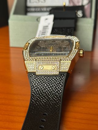 Reloj Guess Dorado y Negro con Cristales