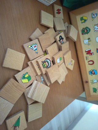 Puzzle de madera con figuras
