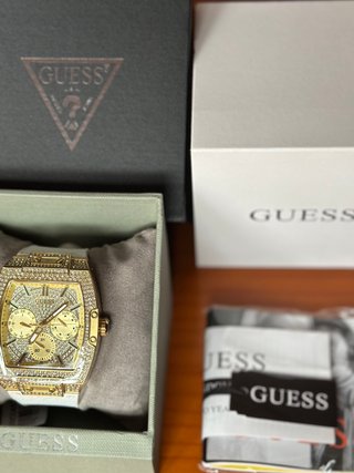 Reloj Guess Dorado y Blanco
