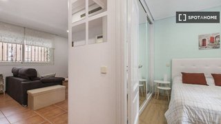 Piso en alquiler en Apóstol Santiago en Madrid