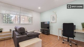 Piso en alquiler en Apóstol Santiago en Madrid