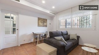 Piso en alquiler en Apóstol Santiago en Madrid