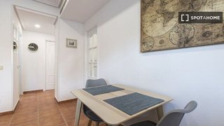 Piso en alquiler en Apóstol Santiago en Madrid