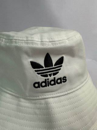 Cappello Adidas Bianco da pescatore bucket