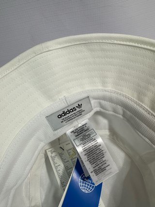 Cappello Adidas Bianco da pescatore bucket
