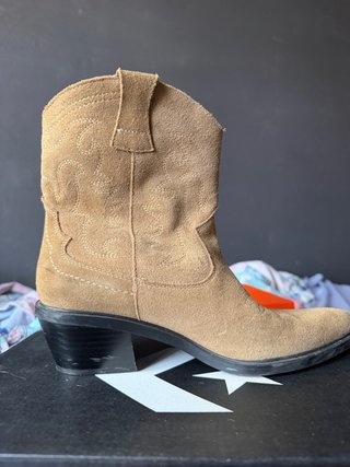 Botas cowboy Stradivarius marrones