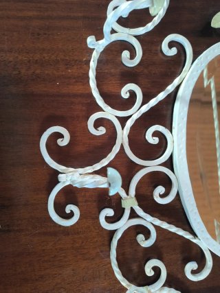 Perchero con espejo de hierro forjado con detalles