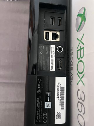 Xbox 360 Slim E 250GB + 2 Juegos