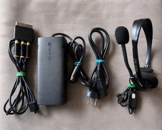 Xbox 360 Slim E 250GB + 2 Juegos