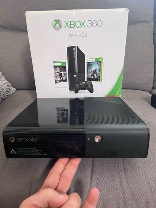 Xbox 360 Slim E 250GB + 2 Juegos