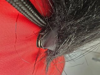 Chaqueta MOVE roja con capucha de pelo