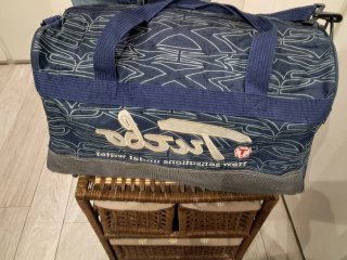 Bolso de deporte Turbo azul y blanco