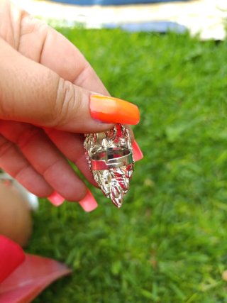 Anillo grande con pedrería