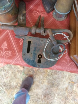 Candado antiguo de hierro