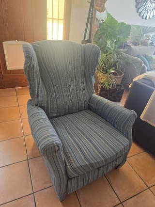 Sillón orejero reclinable tela cuadros con funda