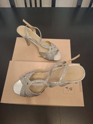 Zapatos de tacón plateados fiesta boda