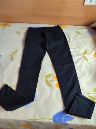 Pantalón negro pitillo