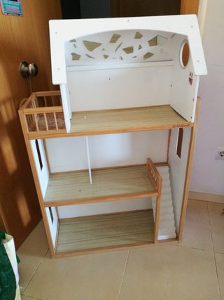 Casa de muñecas de madera