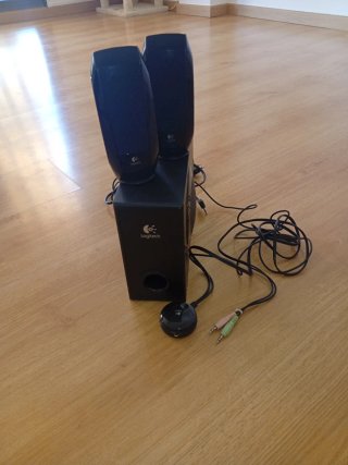 Vendo sistema de altavoces Logitech 2.1 con subwoo