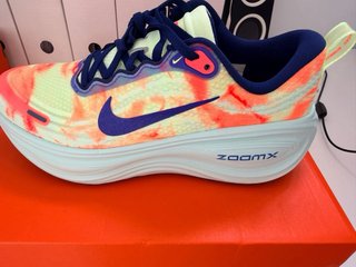 Nike Vomero Plus Naranja y Amarillo Talla 41