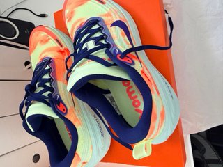 Nike Vomero Plus Naranja y Amarillo Talla 41