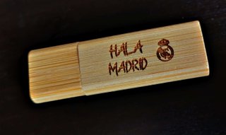 Pendrive Real Madrid Bambú - Grabado Láser