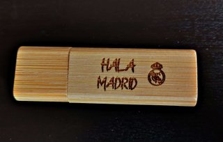 Pendrive Real Madrid Bambú - Grabado Láser