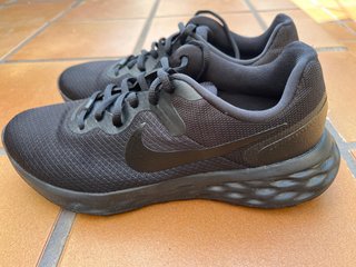 Zapatillas Nike Revolution 6 Negro Humo