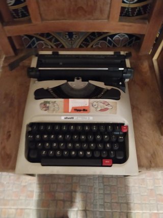 Máquina de escribir Olivetti Lettera 12