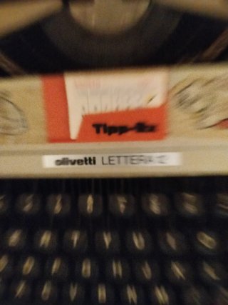 Máquina de escribir Olivetti Lettera 12