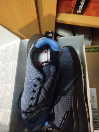 Zapatos de seguridad negros y azules