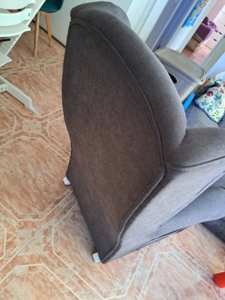 Sillón orejero gris oscuro