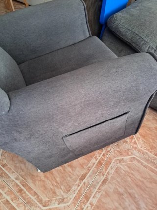 Sillón orejero gris oscuro