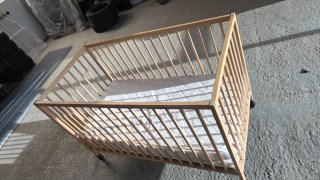 Cuna de madera IKEA con doble colchon
