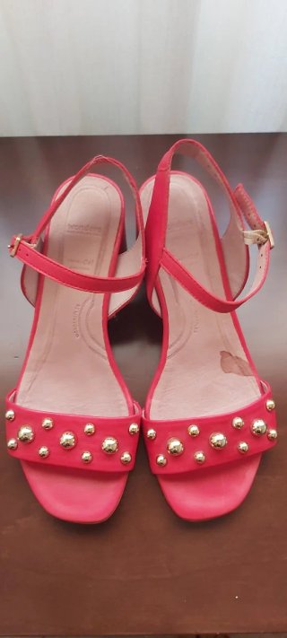 Sandalias Wonders Talla 37 Tachuelas Doradas